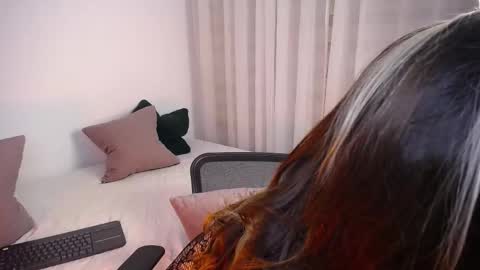 Snapshot of katejolie chatting on 09.12.25 Help me with rate thanks online show from 09.12.25