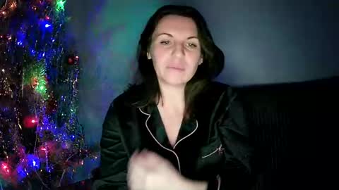 Snapshot of katemorana chatting on 12.19.24 KateMorana online show from 12.19.24