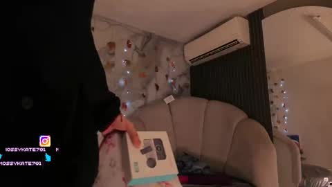 Snapshot of katemoss70 chatting on 11.28.25 Im Katherine but call me Kate online show from 11.28.25