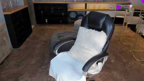 Snapshot of kateowens chatting on 03.12.25 Kate Owens online show from 03.12.25