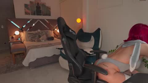 Snapshot of kateowens chatting on 10.26.25 Kate Owens online show from 10.26.25