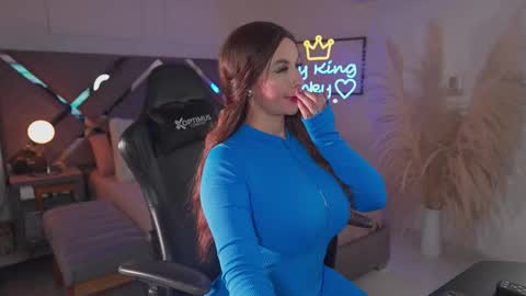 Snapshot of kateowens chatting on 11.19.25 Kate Owens online show from 11.19.25