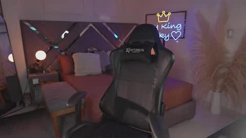 Snapshot of kateowens chatting on 11.22.25 Kate Owens online show from 11.22.25