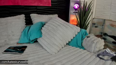 Kates Kurves online show from 02.03.25