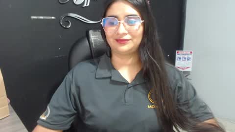 Snapshot of kathe0v chatting on 05.06.26 Call me Lau online show from 05.06.26