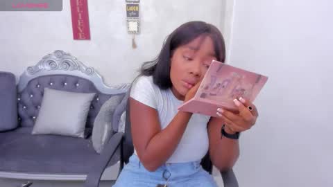 Snapshot of katherin_cruzz chatting on 11.30.25 katherin online show from 11.30.25