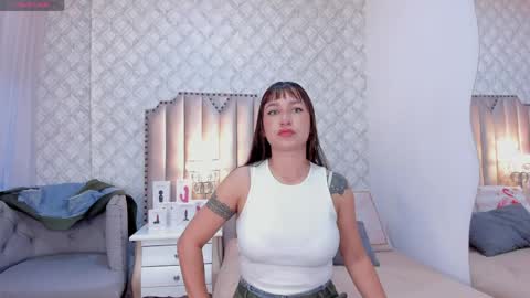 Snapshot of katherine_glow chatting on 05.04.26 KATHE online show from 05.04.26
