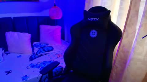 Snapshot of kathi_miler chatting on 11.17.25 Kathi online show from 11.17.25