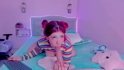 Snapshot of kathia_saenz chatting on 12.18.24 Kathia online show from 12.18.24