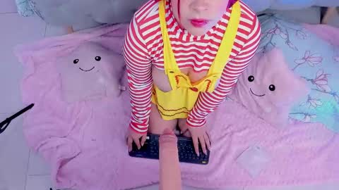 Snapshot of kathia_saenz chatting on 02.06.25 Kathia online show from 02.06.25