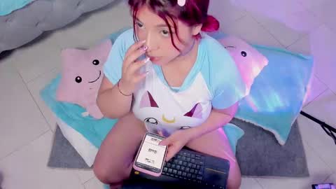 Snapshot of kathia_saenz chatting on 02.18.25 Kathia online show from 02.18.25