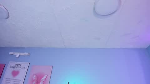 Snapshot of kathia_saenz chatting on 09.12.25 Kathia online show from 09.12.25