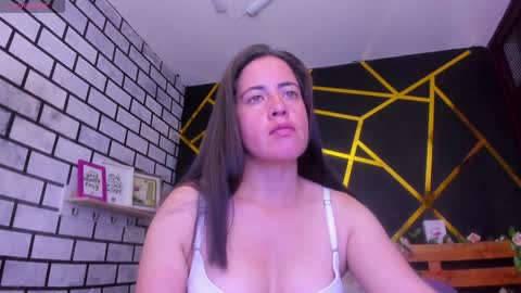 Snapshot of kathina_giraldo chatting on 12.12.24 Paola online show from 12.12.24