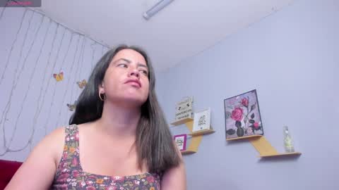 Snapshot of kathina_giraldo chatting on 01.23.25 Paola online show from 01.23.25