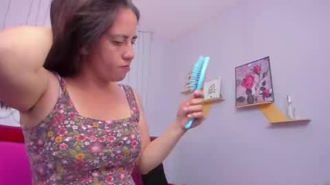 Snapshot of kathina_giraldo chatting on 02.20.25 Paola online show from 02.20.25