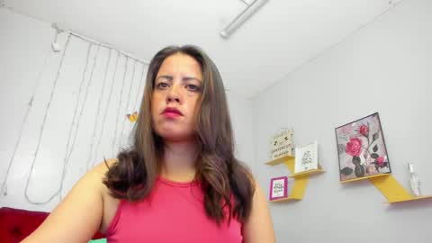Snapshot of kathina_giraldo chatting on 03.01.25 Paola online show from 03.01.25