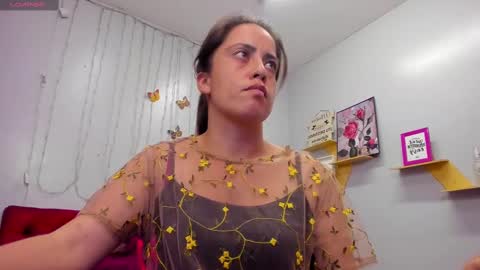 Snapshot of kathina_giraldo chatting on 03.11.25 Paola online show from 03.11.25