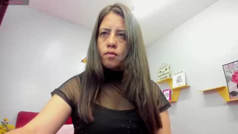 Snapshot of kathina_giraldo chatting on 10.04.25 Paola online show from 10.04.25