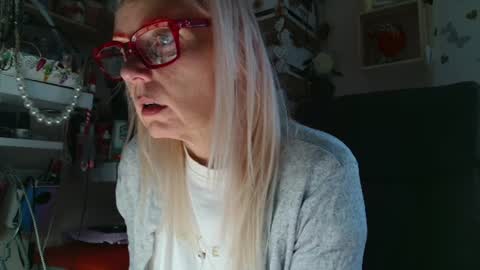Snapshot of kathleenedwards chatting on 07.05.26 Kathleen online show from 07.05.26
