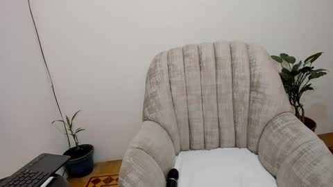 Snapshot of katia_12_ chatting on 12.27.24 katia_12_ online show from 12.27.24