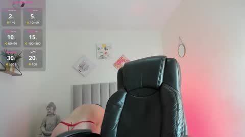 Snapshot of katia_gh chatting on 10.22.25 Katia online show from 10.22.25