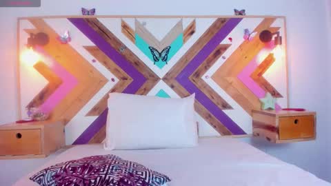 Snapshot of katia_wilsonn chatting on 10.21.25 Katia online show from 10.21.25