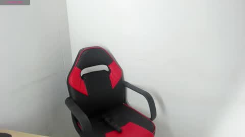 Snapshot of katialips_ chatting on 10.29.25 Katia online show from 10.29.25