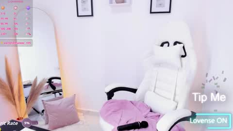 Snapshot of katialips_ chatting on 11.19.25 Katia online show from 11.19.25