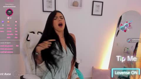 Snapshot of katialips_ chatting on 11.26.25 Katia online show from 11.26.25