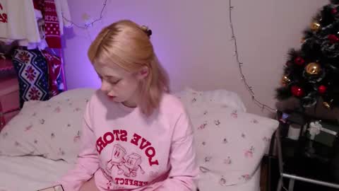 Snapshot of katie_deville chatting on 12.21.25 Katie Deville online show from 12.21.25