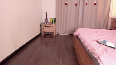 Snapshot of katie_ness chatting on 12.30.24 Kate online show from 12.30.24