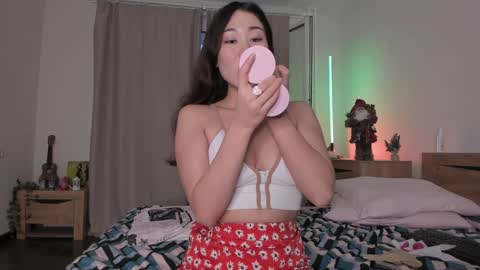 Snapshot of katie_ness chatting on 01.28.25 Kate online show from 01.28.25