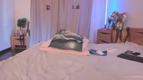 Snapshot of katie_ness chatting on 10.27.25 Kate online show from 10.27.25