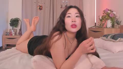 Snapshot of katie_ness chatting on 11.30.25 Kate online show from 11.30.25