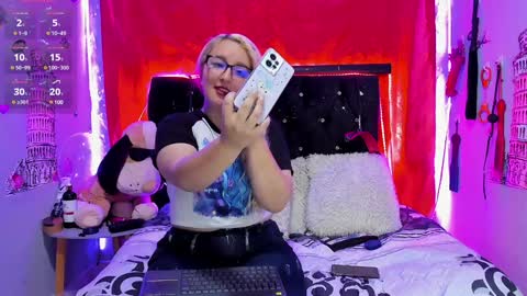 Snapshot of katieeandsharon chatting on 01.29.25 SHARON KATIEE online show from 01.29.25