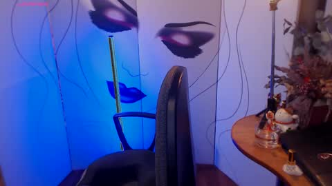 Snapshot of katiejohanson chatting on 11.26.25 Katie online show from 11.26.25