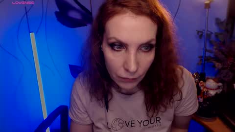 Snapshot of katiejohanson chatting on 12.17.25 Katie online show from 12.17.25