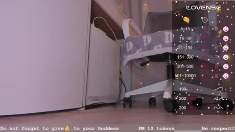 Snapshot of katiewoww chatting on 11.20.25 Miss Katie online show from 11.20.25