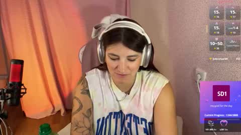 Snapshot of katrin_kristal chatting on 09.22.25 naked in pvt show 100 tk online show from 09.22.25