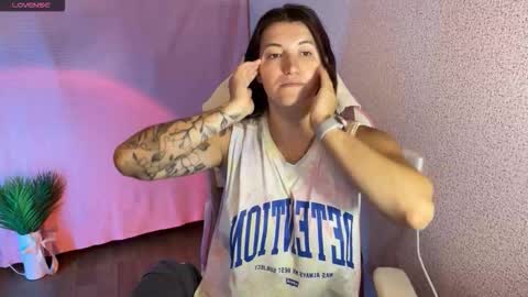 Snapshot of katrin_kristal chatting on 09.30.25 naked in pvt show 100 tk online show from 09.30.25