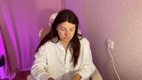 Snapshot of katrin_kristal chatting on 10.15.25 naked in pvt show 100 tk online show from 10.15.25