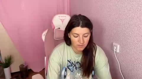 Snapshot of katrin_kristal chatting on 10.24.25 naked in pvt show 100 tk online show from 10.24.25