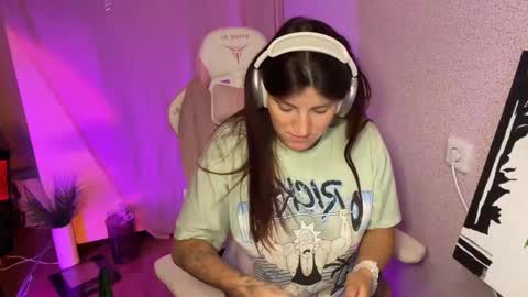 Snapshot of katrin_kristal chatting on 10.24.25 naked in pvt show 100 tk online show from 10.24.25