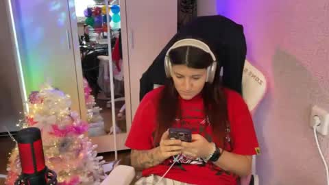 Snapshot of katrin_kristal chatting on 01.12.26 naked in pvt show 100 tk online show from 01.12.26