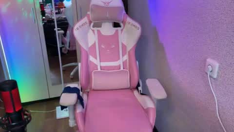 Snapshot of katrin_kristal chatting on 01.13.26 naked in pvt show 100 tk online show from 01.13.26