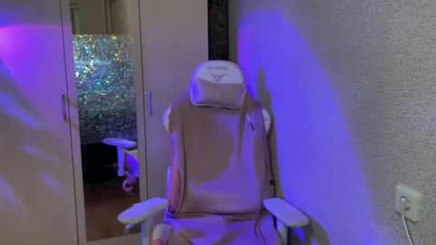 Snapshot of katrin_kristal chatting on 03.04.26 naked in pvt show 100 tk online show from 03.04.26