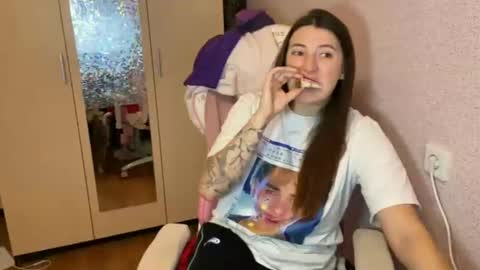 Snapshot of katrin_kristal chatting on 03.14.26 naked in pvt show 100 tk online show from 03.14.26