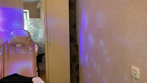 Snapshot of katrin_kristal chatting on 03.17.26 naked in pvt show 100 tk online show from 03.17.26