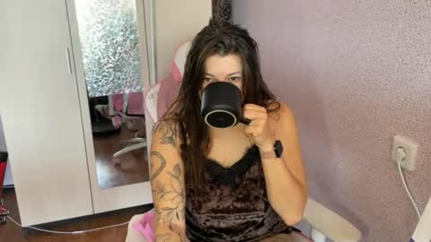 Snapshot of katrin_kristal chatting on 04.16.26 naked in pvt show 100 tk online show from 04.16.26