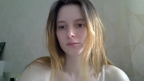 Snapshot of katte_light chatting on 04.18.26 katte light online show from 04.18.26